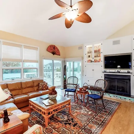 Pelican Haven 741